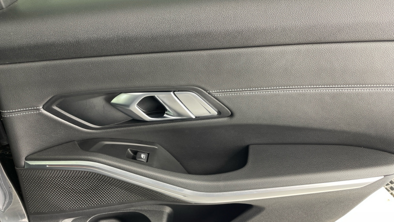 BMW 3 Series 320i xDrive M Sport 4dr Step Auto Petrol Saloon